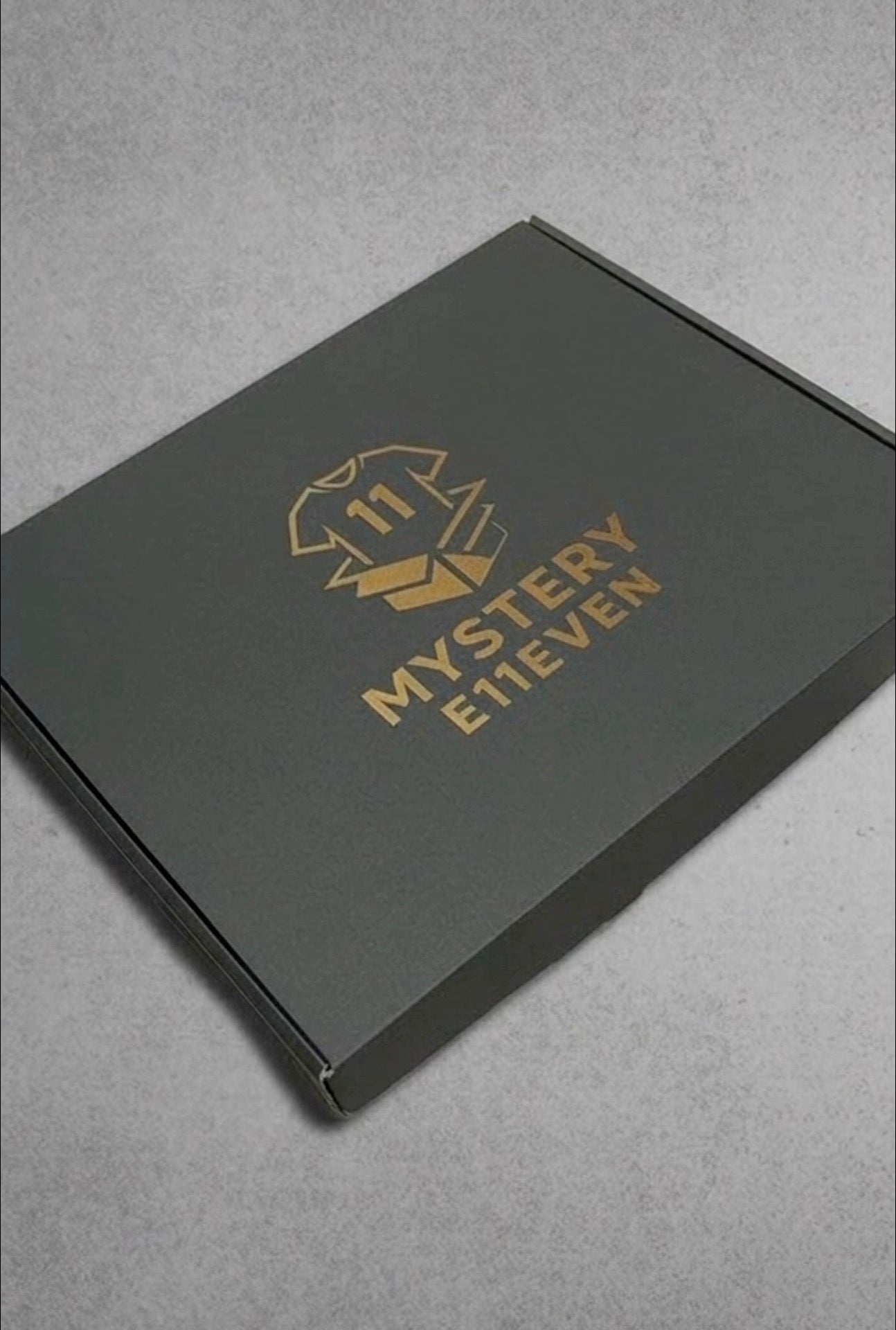 МЪЖКИ MYSTERY BOX С ФУТБОЛНА ТЕНИСКА