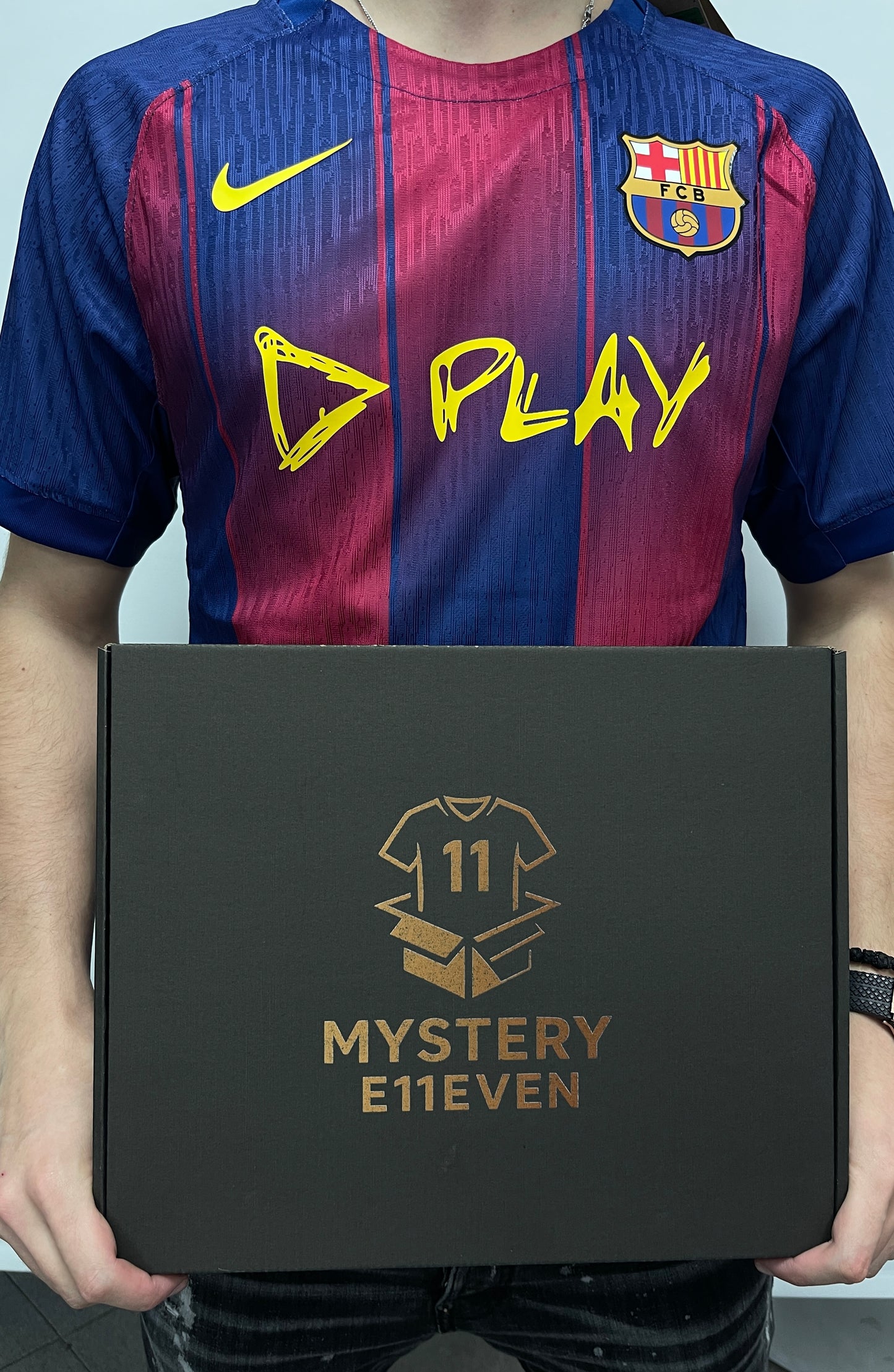 ДЕТСКИ MYSTERY BOX С ФУТБОЛНА ТЕНИСКА