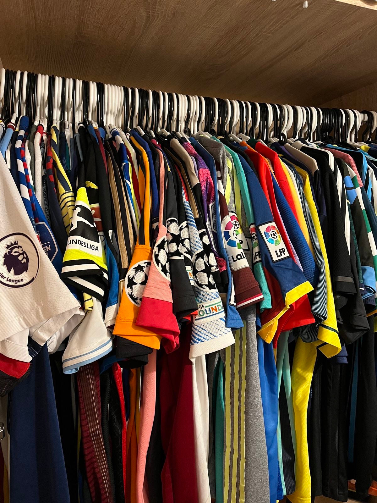 ДЕТСКИ MYSTERY BOX С ФУТБОЛНА ТЕНИСКА